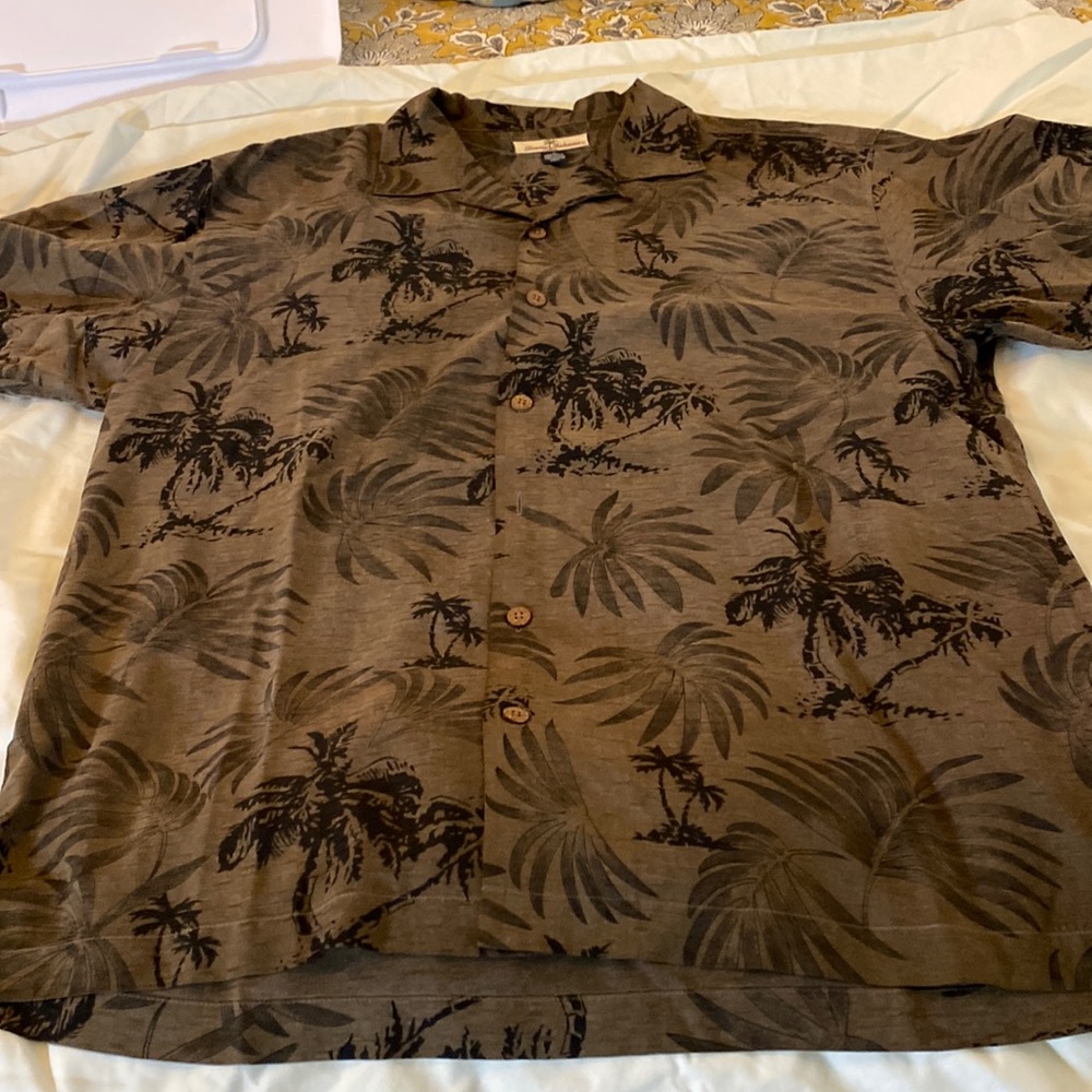 Tommy Bahama Silk Palm print shirt EUC Jul2513